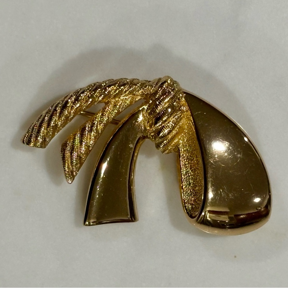 Rare Vintage Christian Dior Gold Tone Abstract Bow Brooch – Sculptural Design